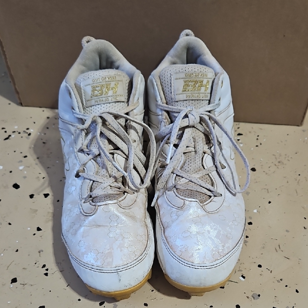 Men's UA Harper 8 Mid RM Baseball Cleats Size 9.5